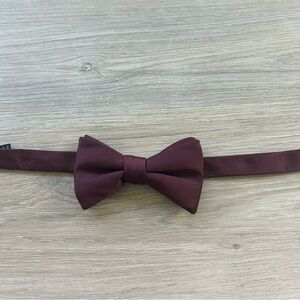 Express Adjustable Bow Tie
